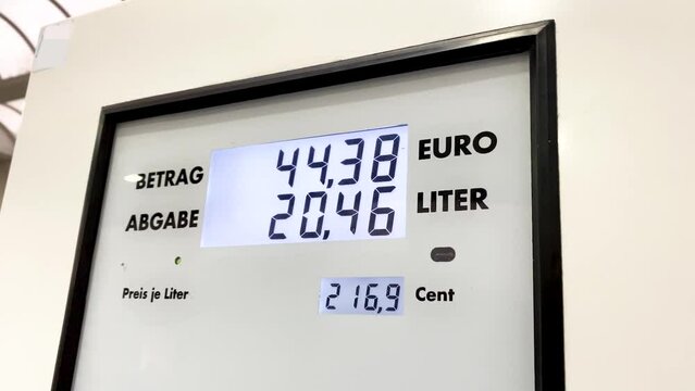 Hohe Benzinpreise an der Tankstelle