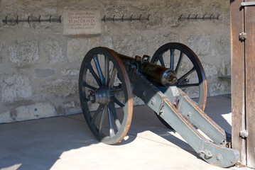 Canon at roof top of medieval fortress at the old town of Schaffhausen named Munot on a cloudy autumn day. Photo taken March 5th, 2022, Schaffhausen, Switzerland.