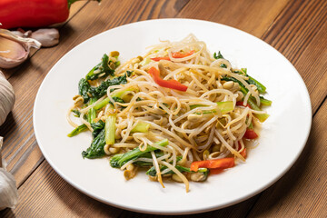 Chinese-style home vegetarian vegetable stir-fried bean sprouts
