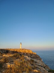 Faro en el mar