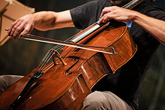 Person playing chello at a concert