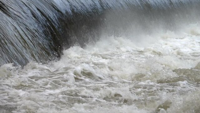 Wehr einer Wasserkraftanlage