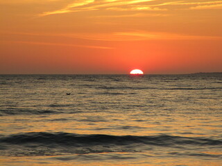 coucher de soleil, plage, mer, océan, soleil, lever du soleil, ciel, eau, nuage, nature, côte, paysage, vague, nuage, vague, orange, voyage, sable, soir, été, île, aube, rouge, beau