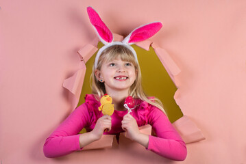 Obraz na płótnie Canvas Cute little girl on Easter holiday with a rabbit costume