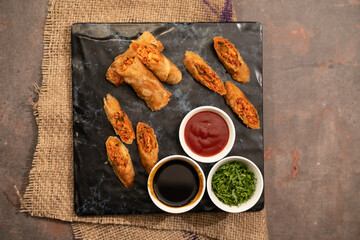 Spring Roll with Spicy Chatni