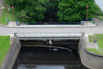 FU 2020-07-25 Belgien hin 121 Eine Brücke führt über das Wasser