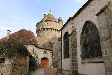 La tour de la Motte Forte, tour médiévale en pierre du 12eme siècle, vue de l'extérieur,...