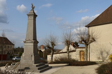 Monument aux morts, village de Arnay Le Duc, département de la Côte d'Or, France