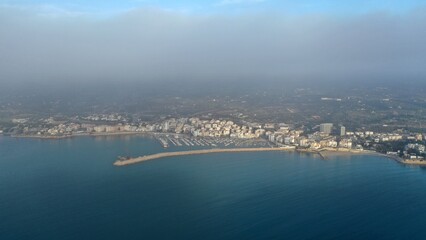 survol du delta de l'Ebre et du port de l'Ampolla en Catalogne, Espagne