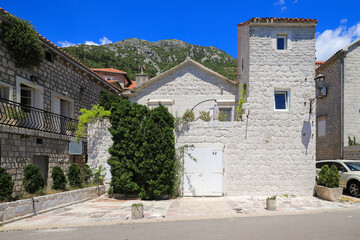 Fototapeta na wymiar Old stone house in the historical town of Perast