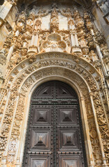 Fototapeta na wymiar Portal des Convento de Cristo (Christuskloster) in Tomar, Portugal