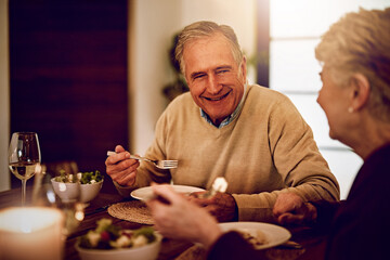 After all these years, theyve never run out of conversation. Shot of an elderly couple enjoying a meal and wine together at home. - obrazy, fototapety, plakaty