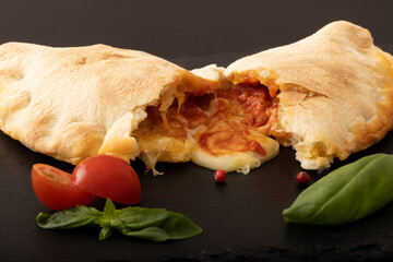 カルツォーネ　(チーズ)