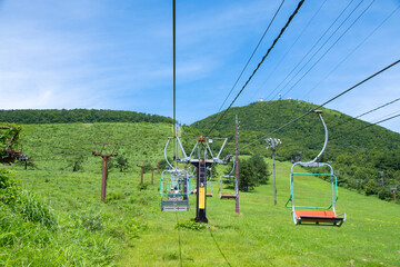 観光リフトに乗って初夏の三瓶山登山へ　島根県大田市　Let's climb up Mt.Mesanbe getting on the sightseeing chair lift in Sanbe town, Oda city, Shimane pref. Japan