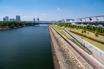 Fototapeta na wymiar 東雲運河の遊歩道