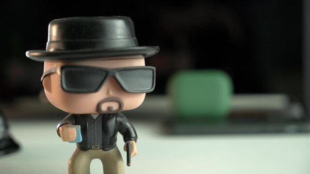 Heisenberg POP on a desk