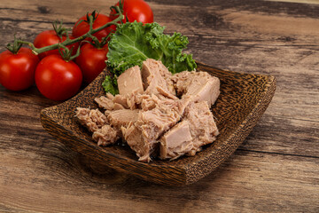 Canned tuna fillet in the bowl