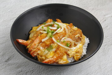 Freshly cooked Japanese food called Ebi Katsu Don