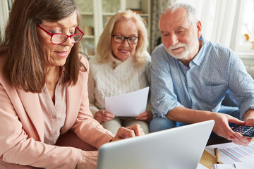 Fototapeta premium Financial advisor at the laptop PC in a consultation