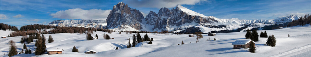 Dolomiten im Winter Berge Panorama