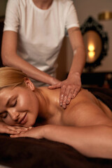 Obraz na płótnie Canvas Masseur do back massage of relax girl in spa salon
