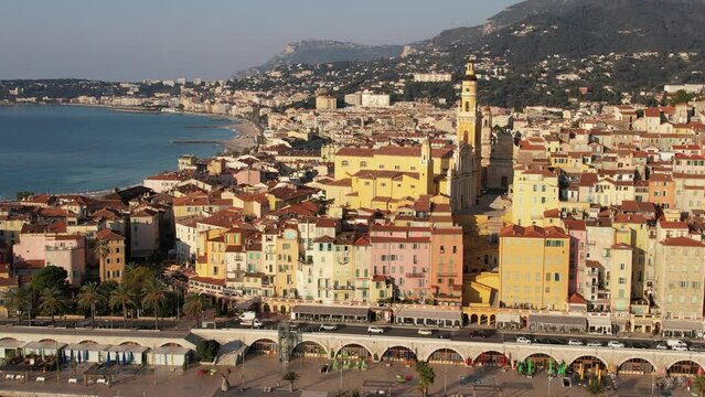 vue aérienne sur la vieille ville de Menton - Côte d'Azur
