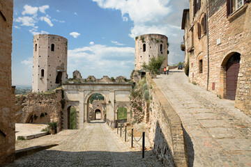 Spello, Perugia. La porta di Venere e le torri di Properzio
