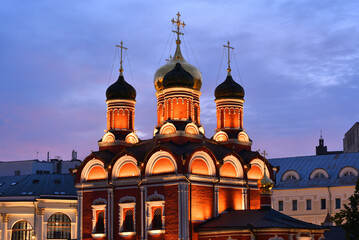 Obraz premium Cathedral of the Znamensky Monastery in Moscow, Russia in the evening.