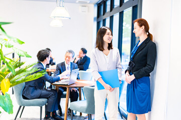 グローバル企業で働くビジネスパーソン