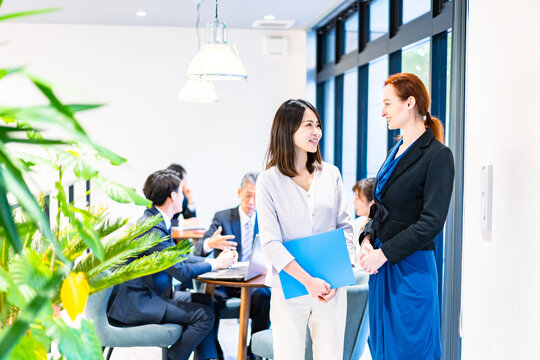 グローバル企業で働くビジネスパーソン