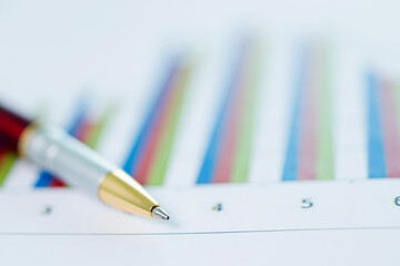 Fototapeta premium Pen on the bar charts