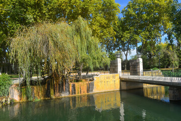 Naklejka premium Mittelalterliche Wassermühle in Tomar, Portugal 