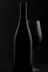 Silhouette Rotweinflasche mit Glas