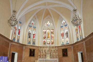 L'église Saint Laurent, intérieur de l'église, village de Arnay Le Duc, département de la Côte d'Or, France