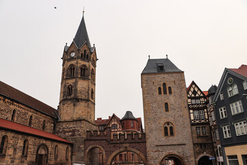 Eisenach; Nikolaikirche und Nikolaitor vom Karlsplatz gesehen