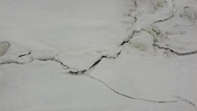 vue d'un fleuve en hiver