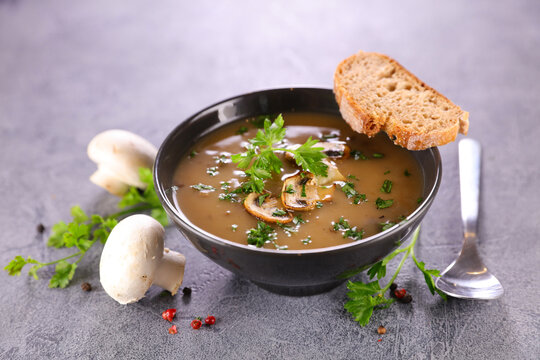 Schwammerlsuppe Bilder – Durchsuchen 15,297 Archivfotos, Vektorgrafiken ...