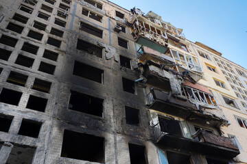 Rocket bomb attack Russia against Ukraine war destruction building ruins city destroyed Mariupol...