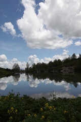 Fototapeta na wymiar magnificent lake view in the forest.ARTVİN.TURKEY