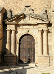 Obraz premium Portada renacentista. Iglesia de Santa María en Hervás, pueblos de provincia de Cáceres, Extremadura, España