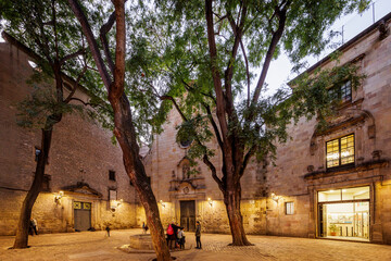 Plaça Sant Felip Neri con las marcas de una bomba de la guerra civil española Barcelona,...
