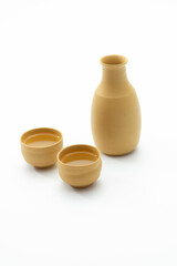 陶器の器と日本酒
