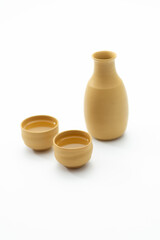 陶器の器と日本酒