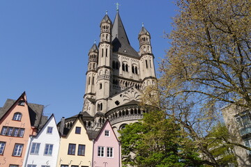 Kirchturm am Rheinufer von St. Martin in Köln