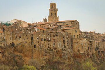 Particolare di Pitigliano, borgo storico della Maremma toscana costruito su un'imponente rocca di tuo.