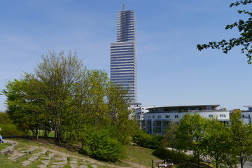Fototapeta na wymiar Wolkenkratzer Köln Tower im Mediapark Köln