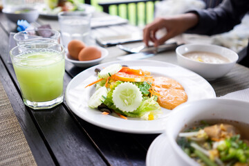 Breakfast for good health and weight control