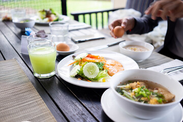 Breakfast for good health and weight control