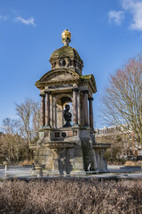 Fototapeta premium Сhapel-shaped monument (1866) with a bronze bust of Sarphati in combination with a fountain in Sarphati Park. Samuel Sarphati was a doctor and pharmacist in Amsterdam. Amsterdam, the Netherlands.