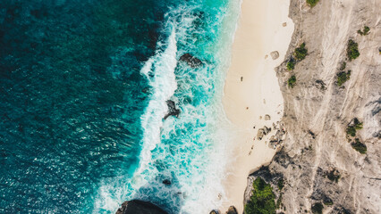 Obraz na płótnie Canvas top view of the beautiful beach on the nusa penida island, Bali Indonesia
